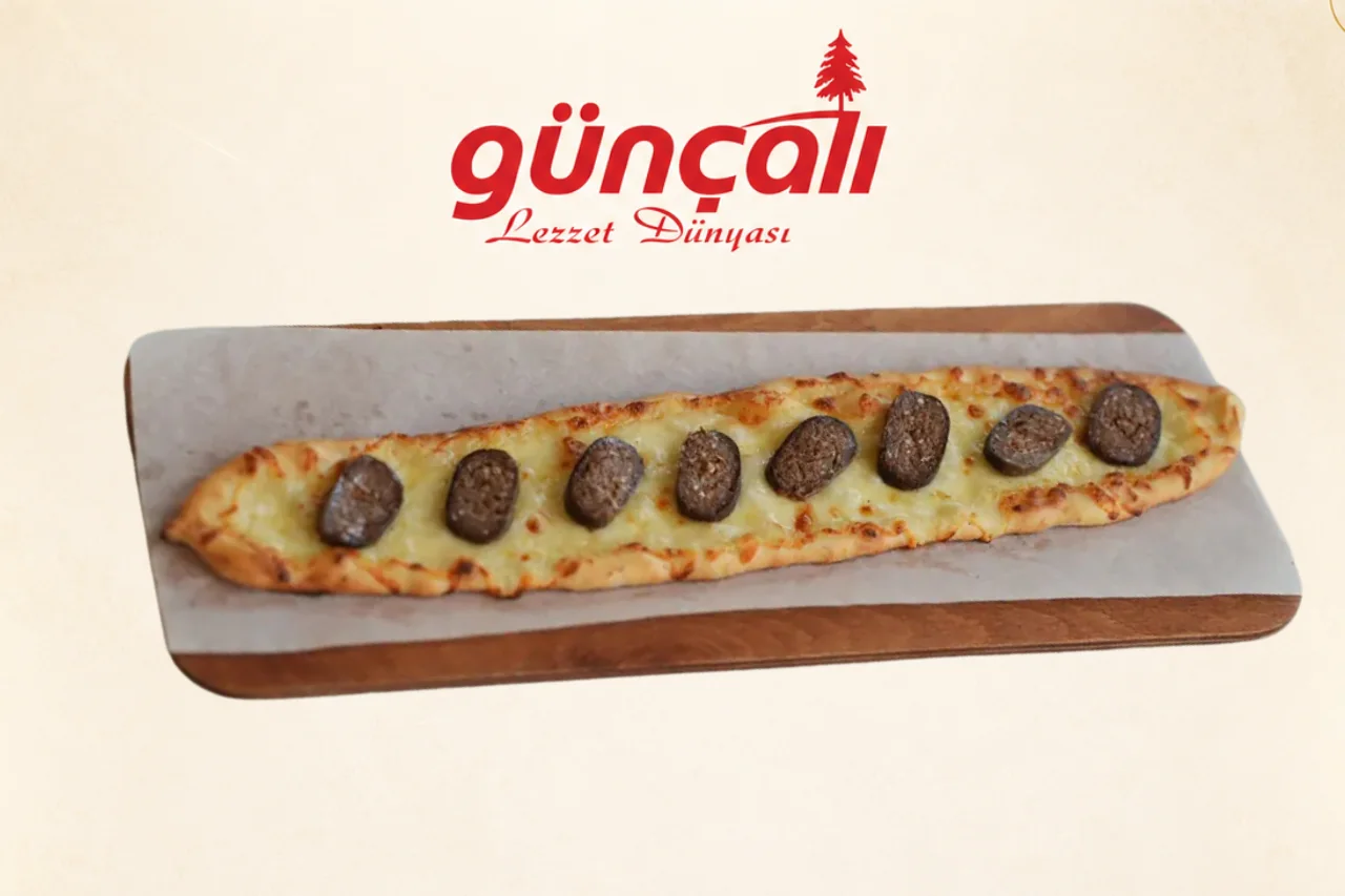 Kaşarlı Sucuklu Pide ürün görseli